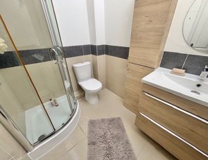 3rd floor shower room- click for photo gallery